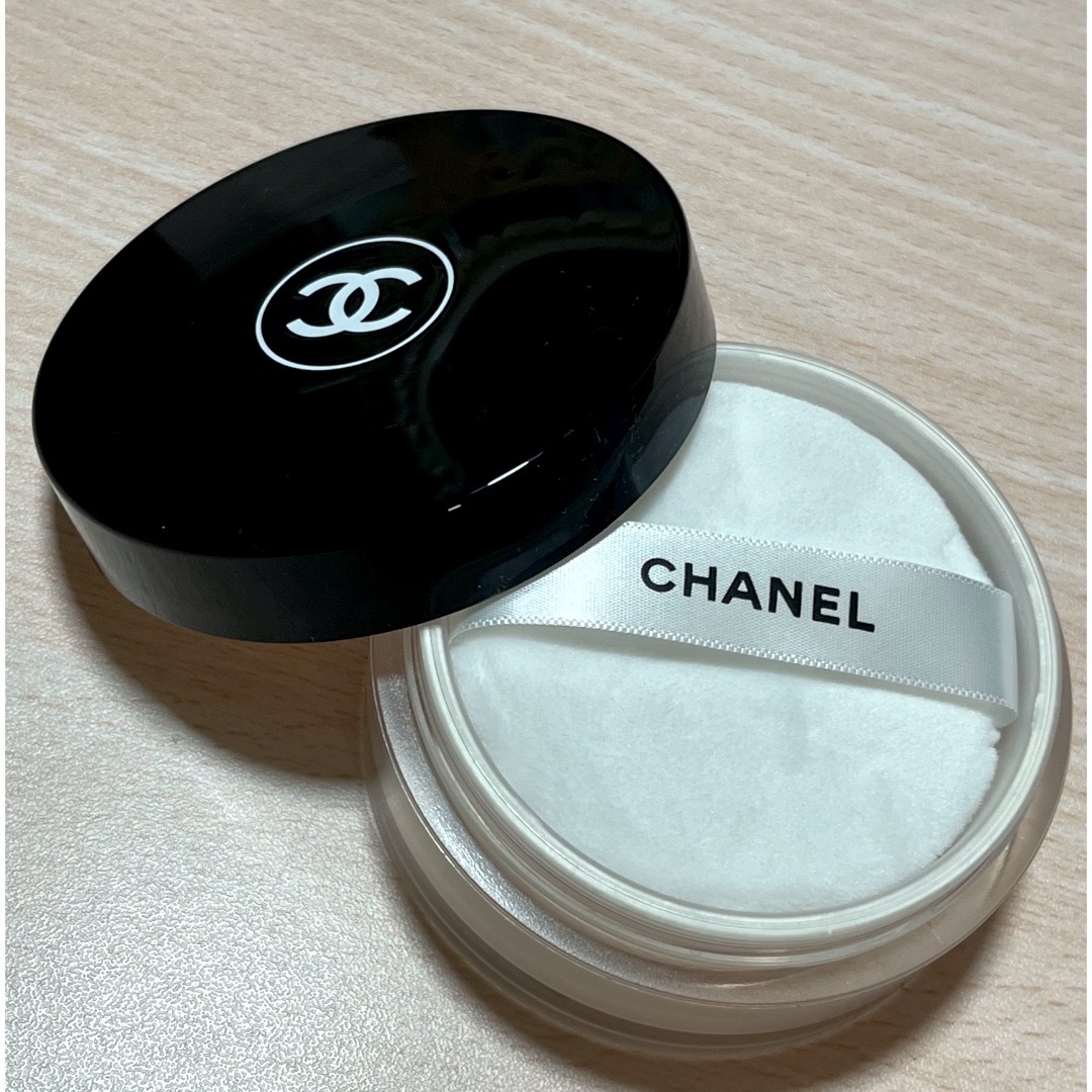 CHANEL(シャネル)のCHANEL ルースパウダー　ジル　イルミネイティングセラムプライマー　UV粉 コスメ/美容のベースメイク/化粧品(フェイスパウダー)の商品写真