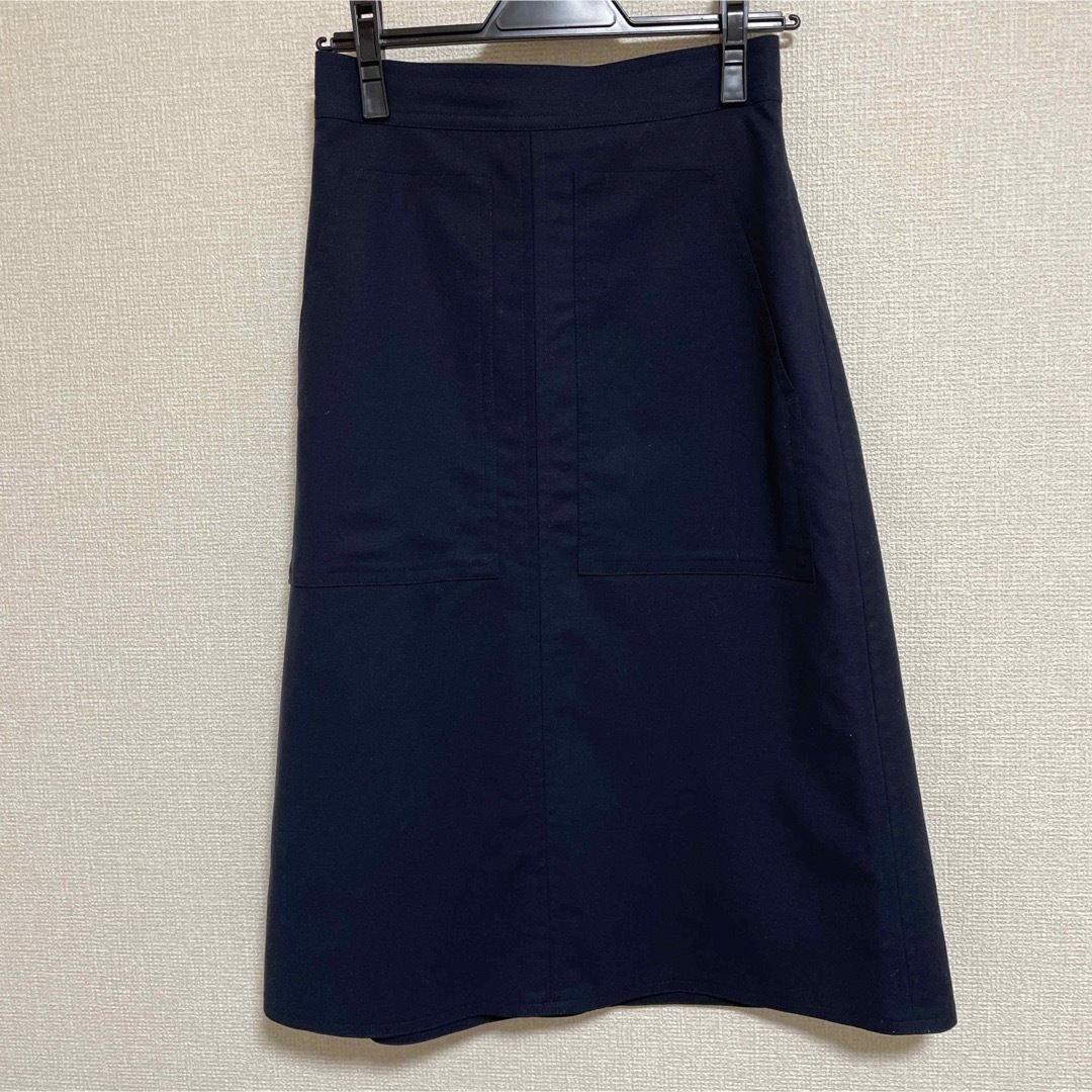 Adam et Rope'(アダムエロぺ)のアダムエロペ　ダブルポケットトラペーズスカート　ネイビー レディースのスカート(ひざ丈スカート)の商品写真