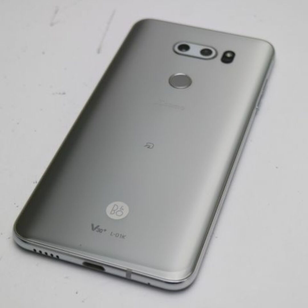 LG Electronics(エルジーエレクトロニクス)の超美品 L-01K シルバー 本体 白ロム  SIMロック解除済み M888 スマホ/家電/カメラのスマートフォン/携帯電話(スマートフォン本体)の商品写真