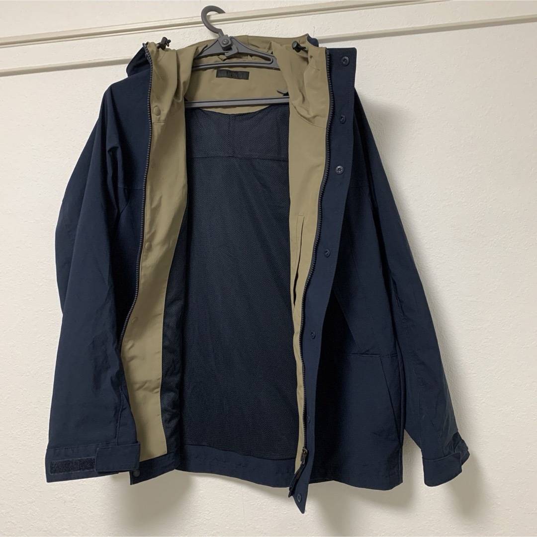 UNIQLO(ユニクロ)のユニクロ　マウンテンパーカー　Lサイズ  ミッドナイトブルー メンズのジャケット/アウター(マウンテンパーカー)の商品写真