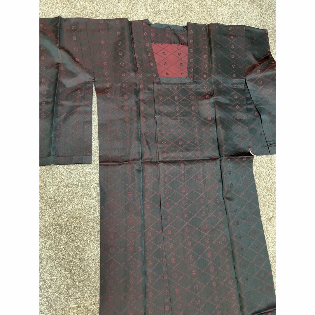 和装 着物 道行コート 羽織 黒 赤 小花 レディースの水着/浴衣(着物)の商品写真