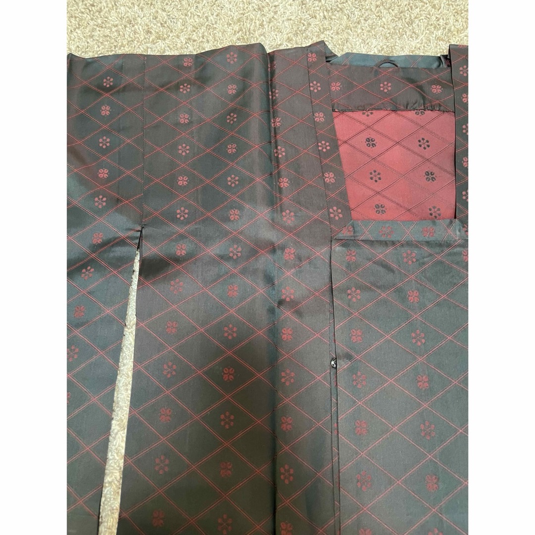 和装 着物 道行コート 羽織 黒 赤 小花 レディースの水着/浴衣(着物)の商品写真
