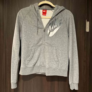 ナイキ(NIKE)のNIKE グレー パーカー Sサイズ(パーカー)