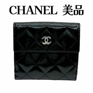 シャネル(CHANEL)のシャネル マトラッセ 二つ折り財布 エナメル ブラック ココマーク(財布)