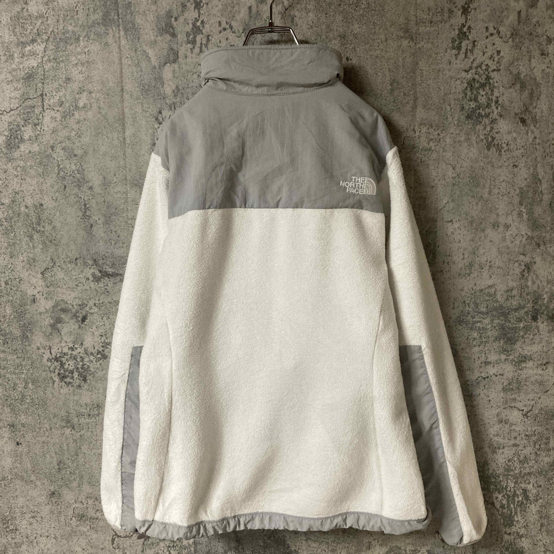 THE NORTH FACE(ザノースフェイス)のザノースフェイス  デナリジャケット　フリース　グレーホワイト　レディース　M レディースのジャケット/アウター(その他)の商品写真