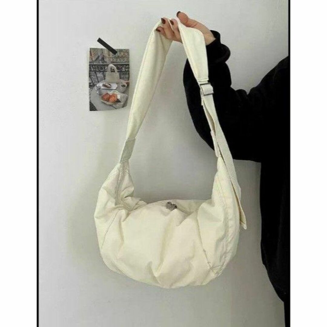 【ラスト１点】ボディバッグ　ショルダーバッグ　白　斜めがけバッグ　ユニセックス レディースのバッグ(ボディバッグ/ウエストポーチ)の商品写真