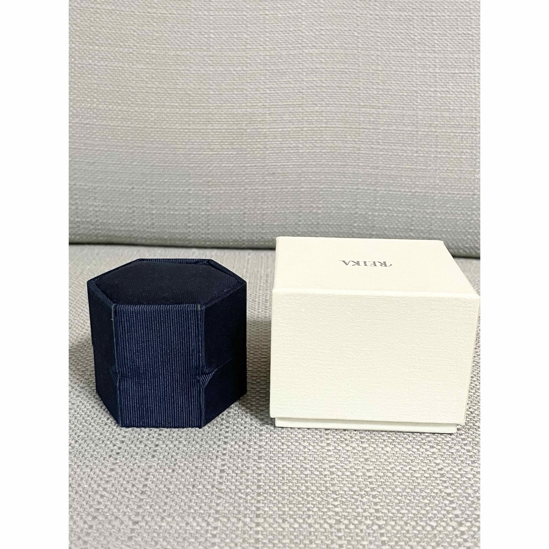 REIKA リングケースのみ 六角形 空き箱 青 ネイビー ブルー 指輪ケース インテリア/住まい/日用品のインテリア小物(小物入れ)の商品写真