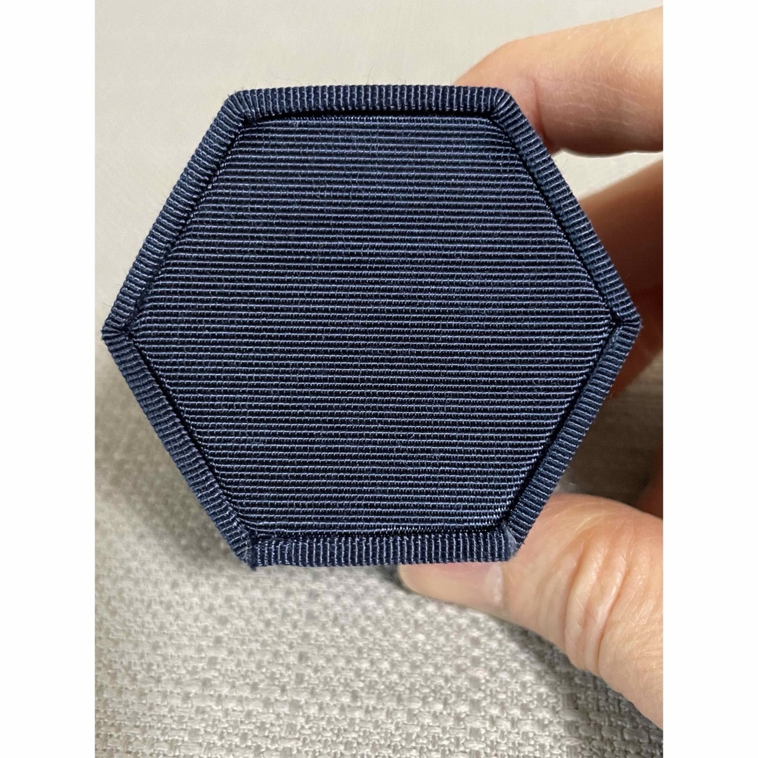 REIKA リングケースのみ 六角形 空き箱 青 ネイビー ブルー 指輪ケース インテリア/住まい/日用品のインテリア小物(小物入れ)の商品写真