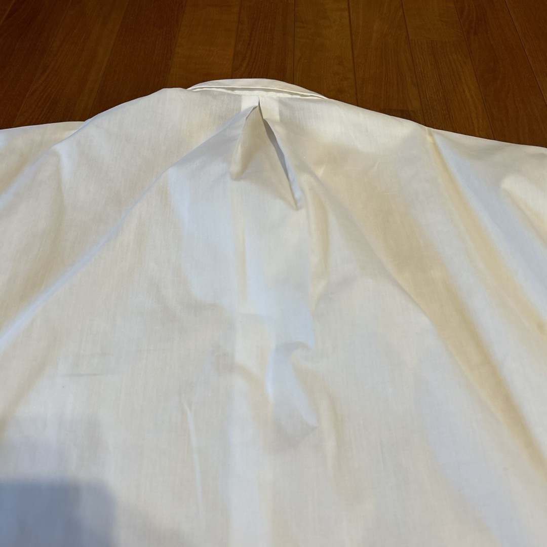 白い襟付きシャツ レディースのトップス(シャツ/ブラウス(半袖/袖なし))の商品写真