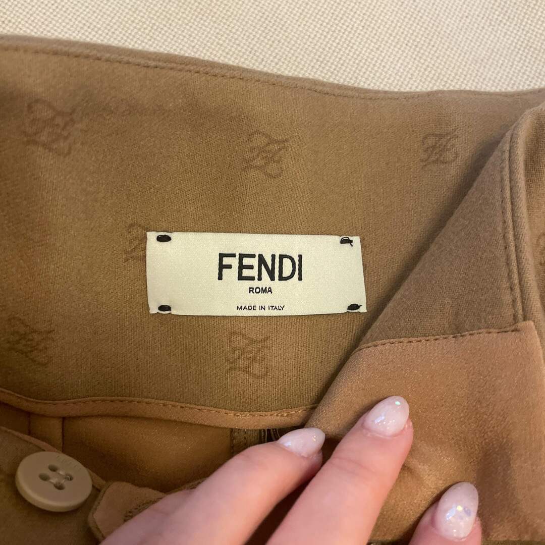 FENDI(フェンディ)のFENDI ショートパンツ40 レディースのパンツ(ショートパンツ)の商品写真