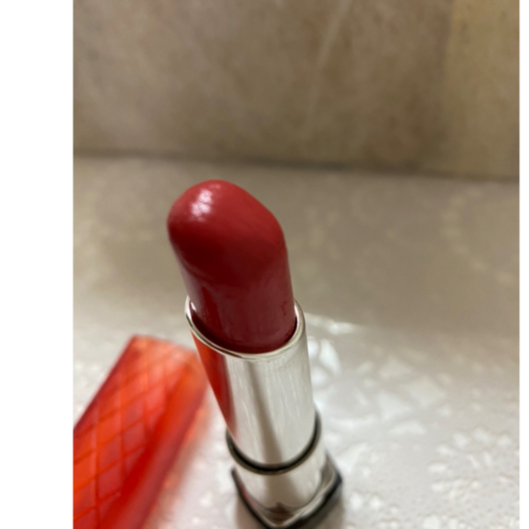 REVLON(レブロン)のレブロン　レッド　口紅ルージュ　赤　ピンクレッド コスメ/美容のベースメイク/化粧品(口紅)の商品写真