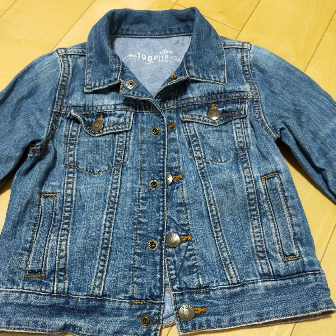 babyGAP(ベビーギャップ)のベビージャケット キッズ/ベビー/マタニティのキッズ服女の子用(90cm~)(ジャケット/上着)の商品写真