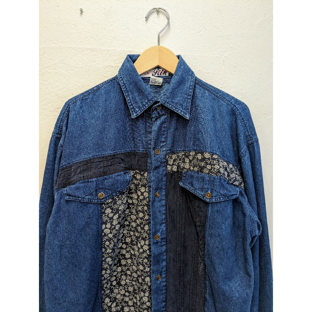 BEAMS(ビームス)のFLOWER PATTERN SILK PATCH DENIM SHIRT メンズのトップス(シャツ)の商品写真