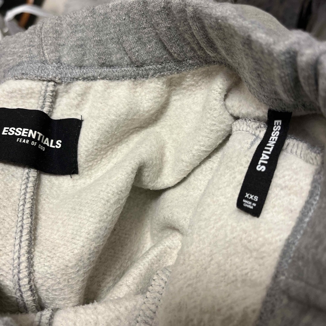 FEAR OF GOD(フィアオブゴッド)のエッセンシャルズ　ハーフパンツ メンズのパンツ(ショートパンツ)の商品写真