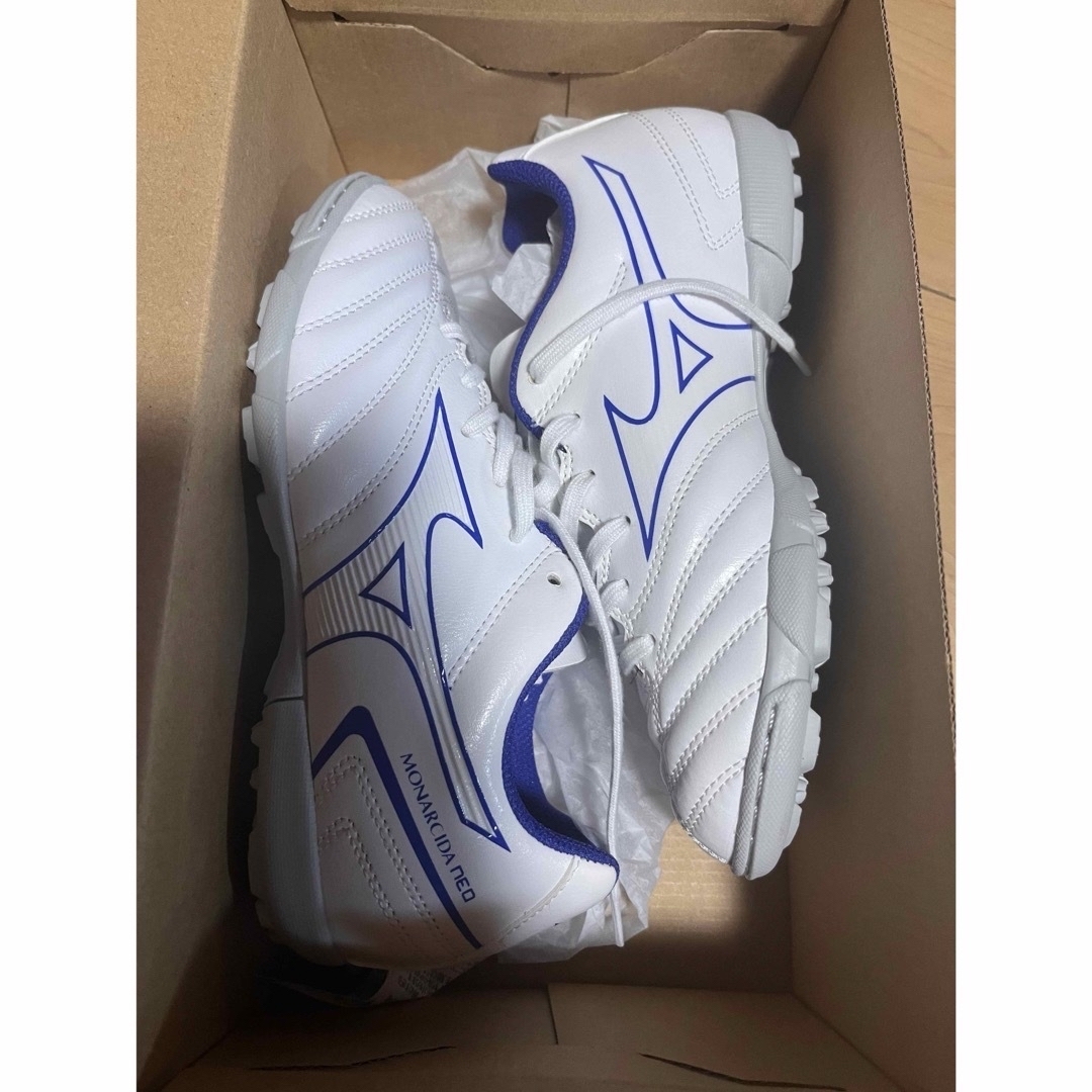 MIZUNO(ミズノ)のミズノトレーニングシューズ22.5㎝白 スポーツ/アウトドアのサッカー/フットサル(シューズ)の商品写真