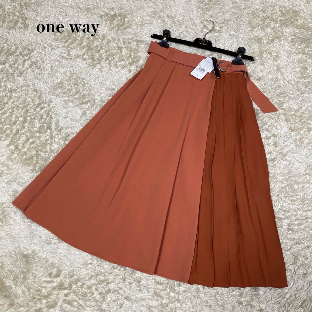 one*way(ワンウェイ)の＊新品・未使用＊ one way ワンウェイ プリーツスカート レディースのスカート(ひざ丈スカート)の商品写真