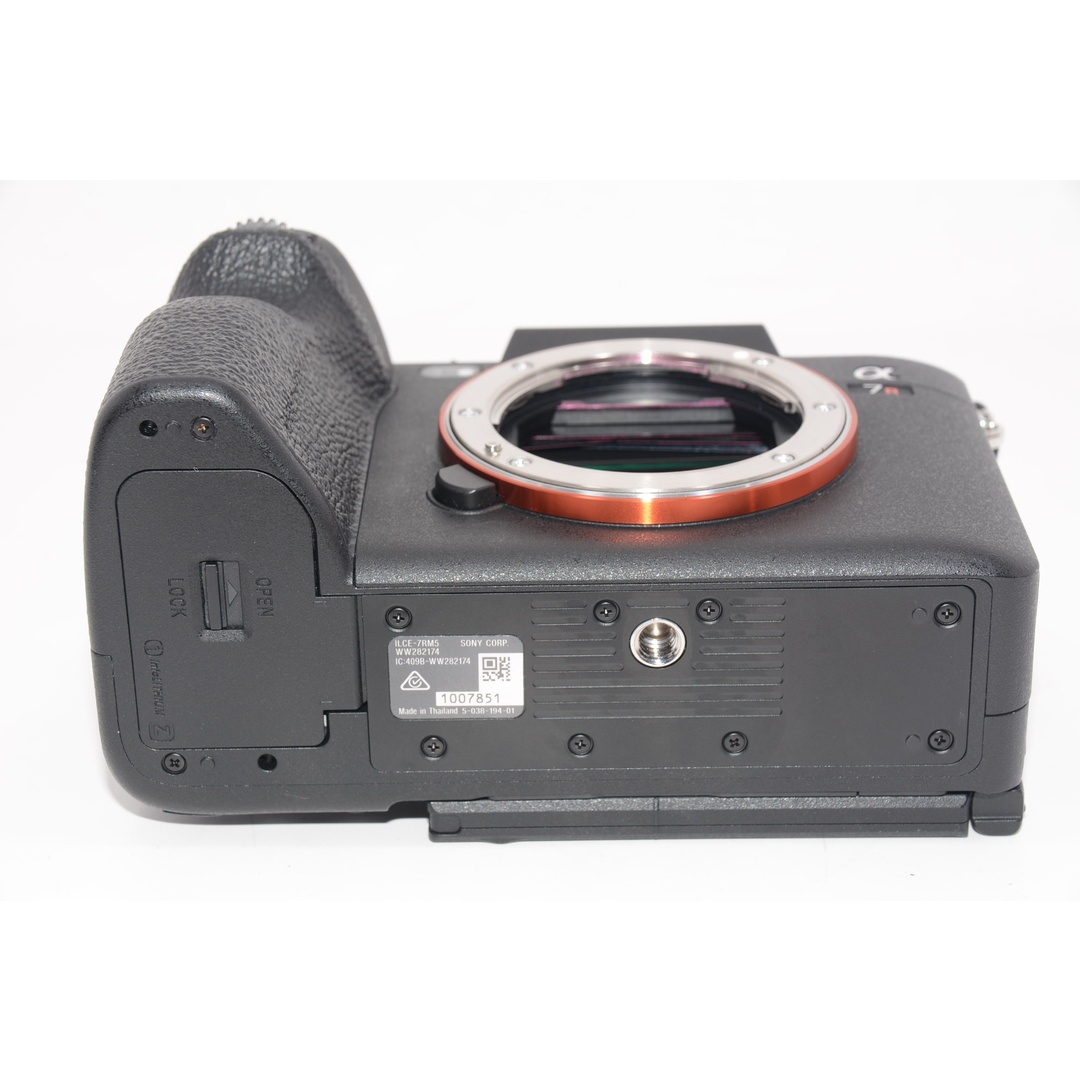 【外観特上級】ソニー フルサイズ ミラーレス一眼カメラ α7RⅤ ボディ（レンズなし） ブラック ILCE-7RM5 スマホ/家電/カメラのカメラ(ミラーレス一眼)の商品写真