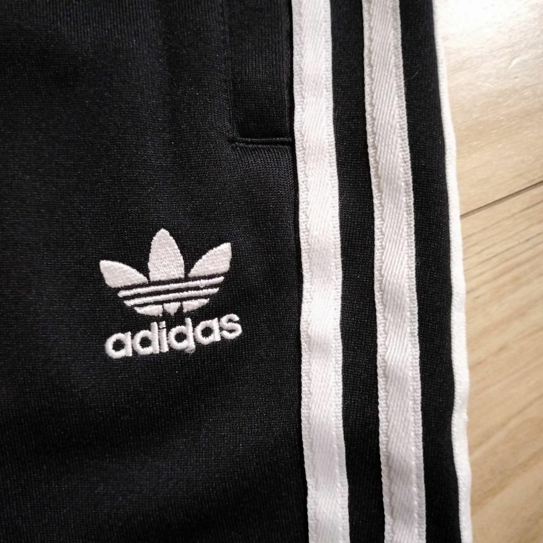 adidas(アディダス)のアディダス 黒 スーパースター トラックパンツ ジャージ 男性S カフ仕上げ メンズのパンツ(その他)の商品写真