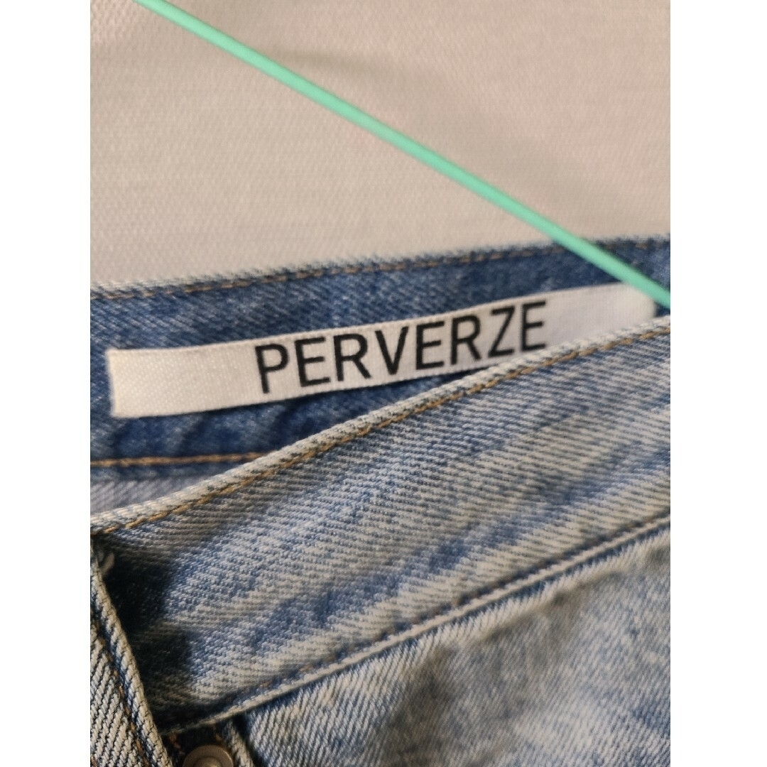 PERVERZE　パーバーズ　ジップアップデニム レディースのパンツ(デニム/ジーンズ)の商品写真