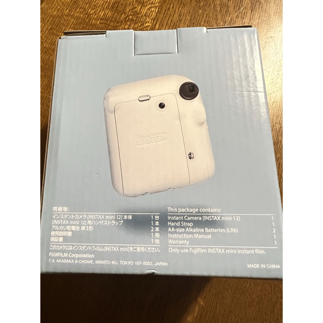 富士フイルム(フジフイルム)の富士フイルムチェキ instax mini 12 クレイホワイト スマホ/家電/カメラのカメラ(フィルムカメラ)の商品写真