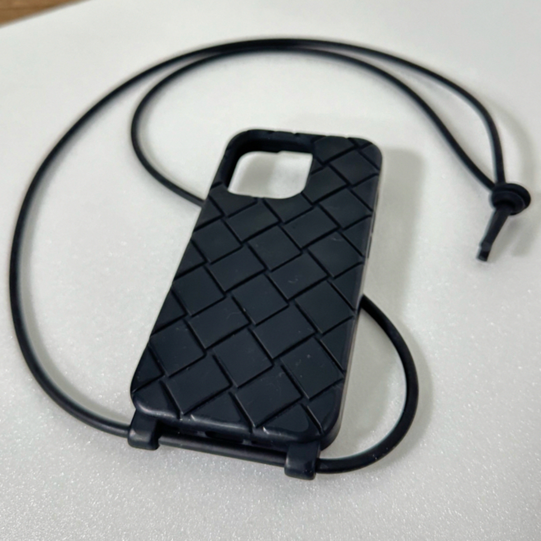 Bottega Veneta(ボッテガヴェネタ)のiPhone14pro ボッデガべネタ　シリコン　スマホケース　ショルダー スマホ/家電/カメラのスマホアクセサリー(iPhoneケース)の商品写真