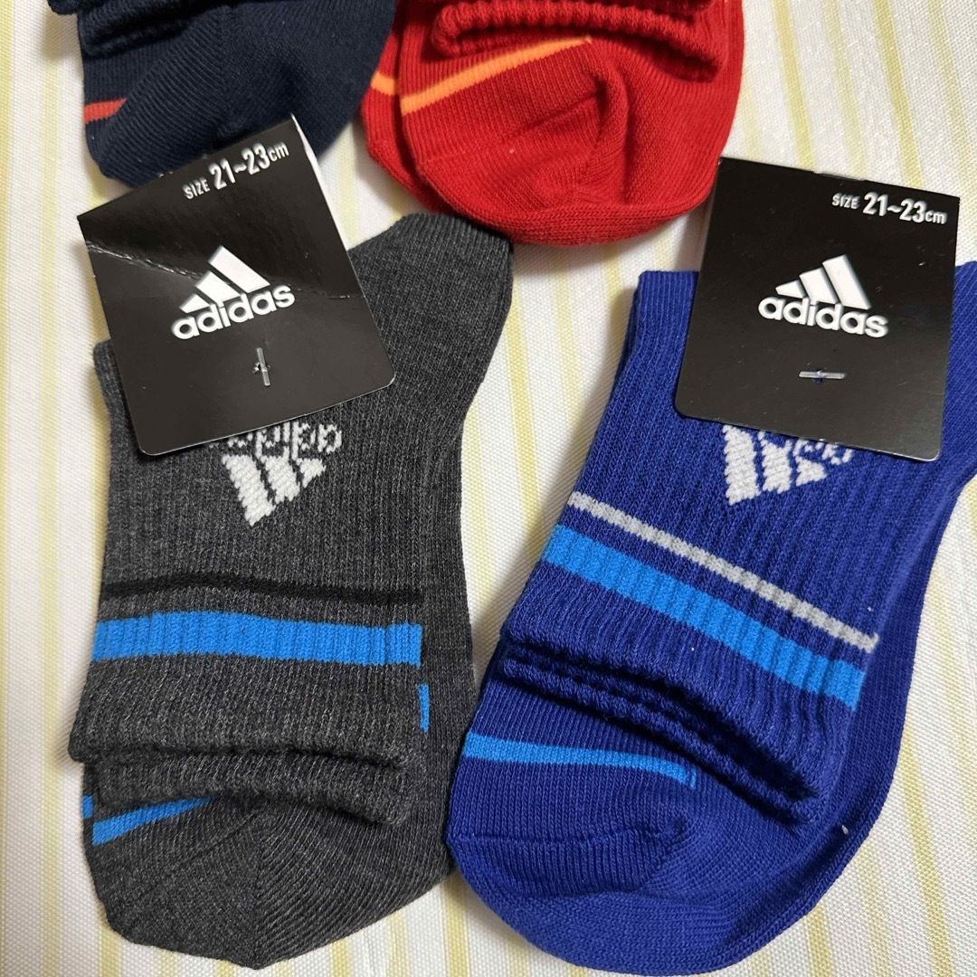 adidas(アディダス)の【未使用品】お買い得！adidas 靴下　９足セット　21〜23センチ キッズ/ベビー/マタニティのこども用ファッション小物(靴下/タイツ)の商品写真