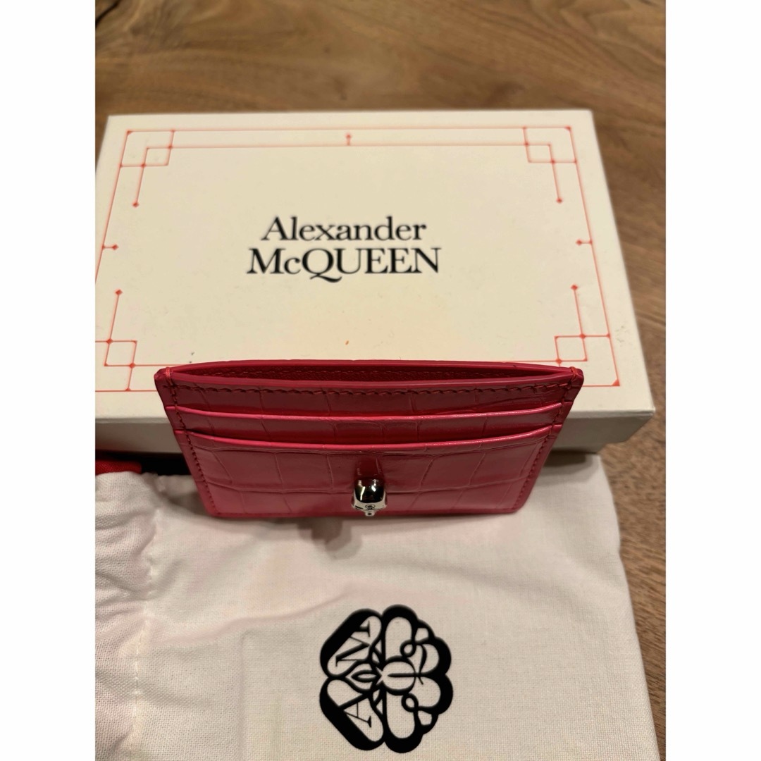 Alexander McQueen(アレキサンダーマックイーン)のALEXANDER MCQUEEN レザー カードケース　名刺入れ　ピンク レディースのファッション小物(名刺入れ/定期入れ)の商品写真