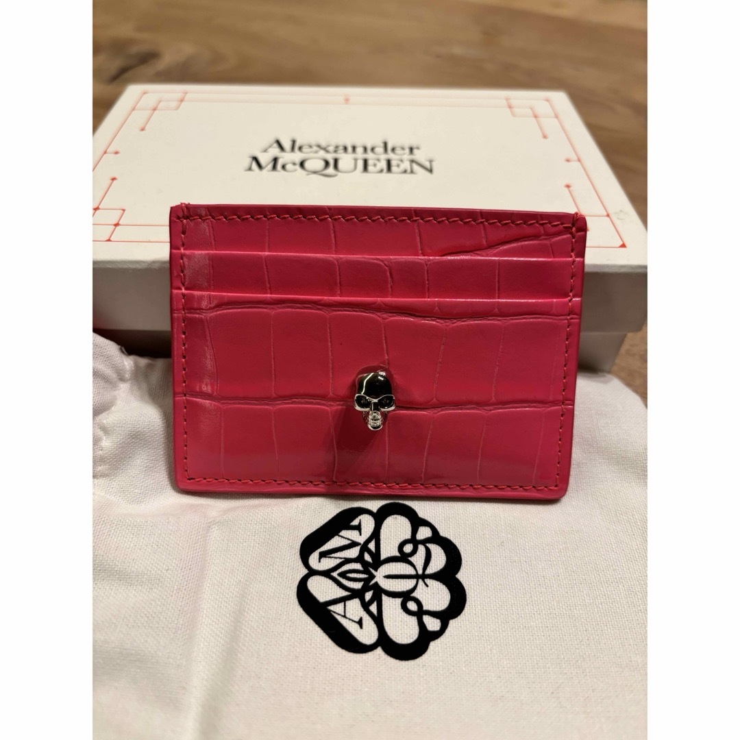 Alexander McQueen(アレキサンダーマックイーン)のALEXANDER MCQUEEN レザー カードケース　名刺入れ　ピンク レディースのファッション小物(名刺入れ/定期入れ)の商品写真