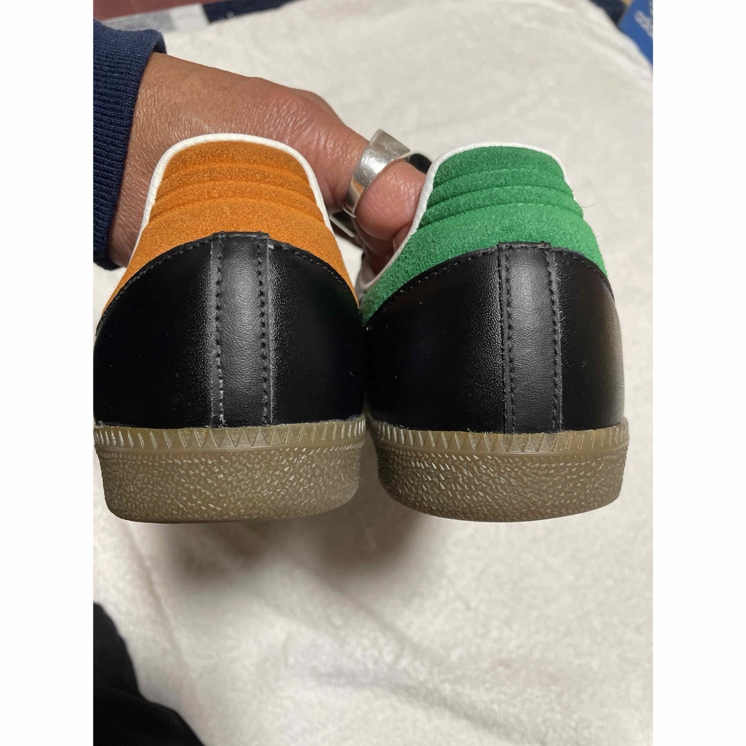 adidas(アディダス)の【激安／中古／美品】adidas SAMBA 非対称モデル メンズの靴/シューズ(スニーカー)の商品写真