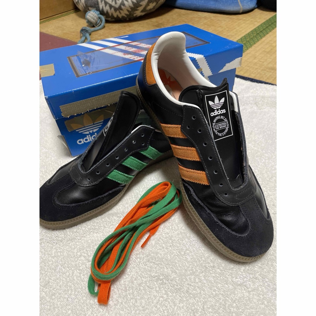 adidas(アディダス)の【激安／中古／美品】adidas SAMBA 非対称モデル メンズの靴/シューズ(スニーカー)の商品写真