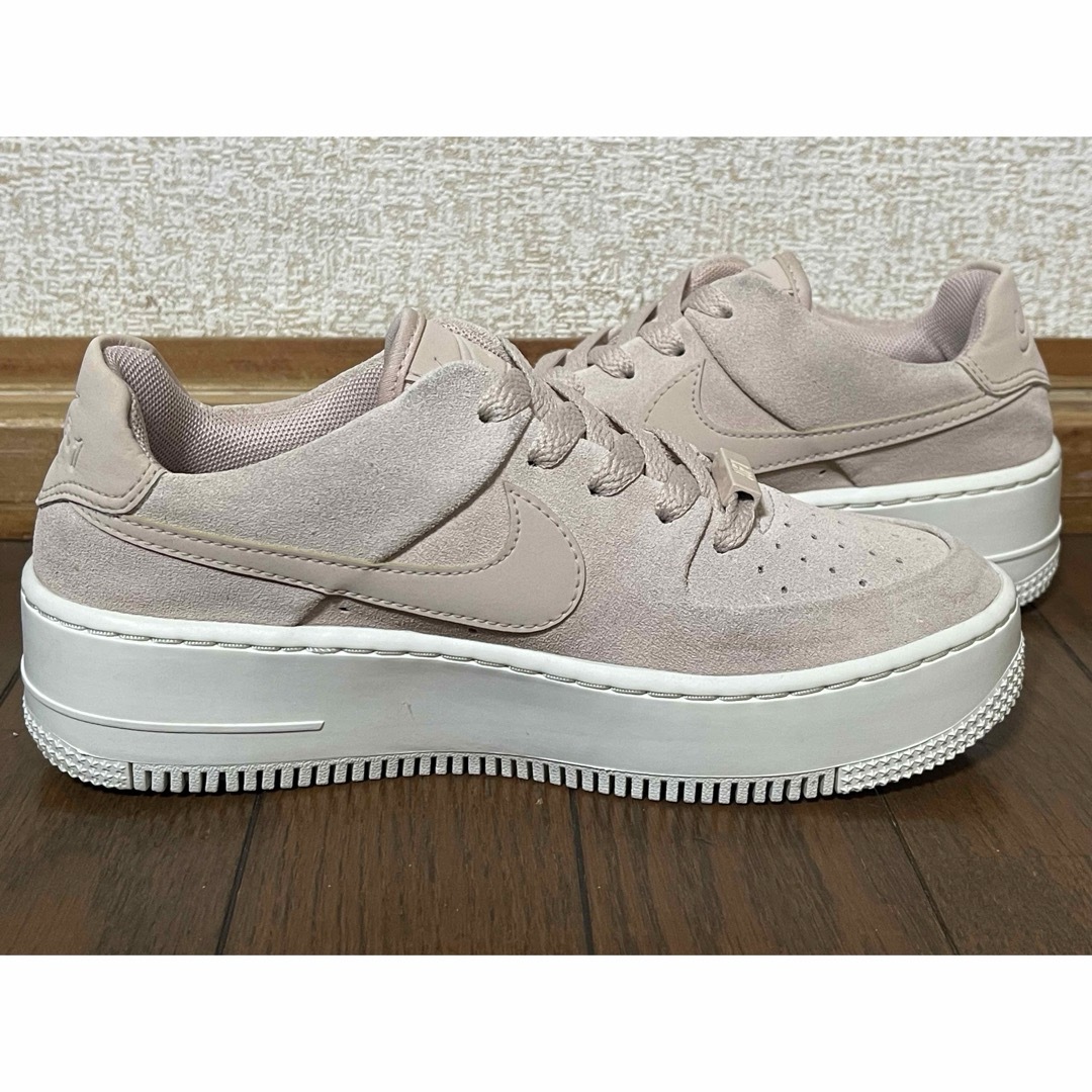 NIKE(ナイキ)のNIKE WMNS AIR FORCE 1 SAGE LOW 23.0cm  レディースの靴/シューズ(スニーカー)の商品写真