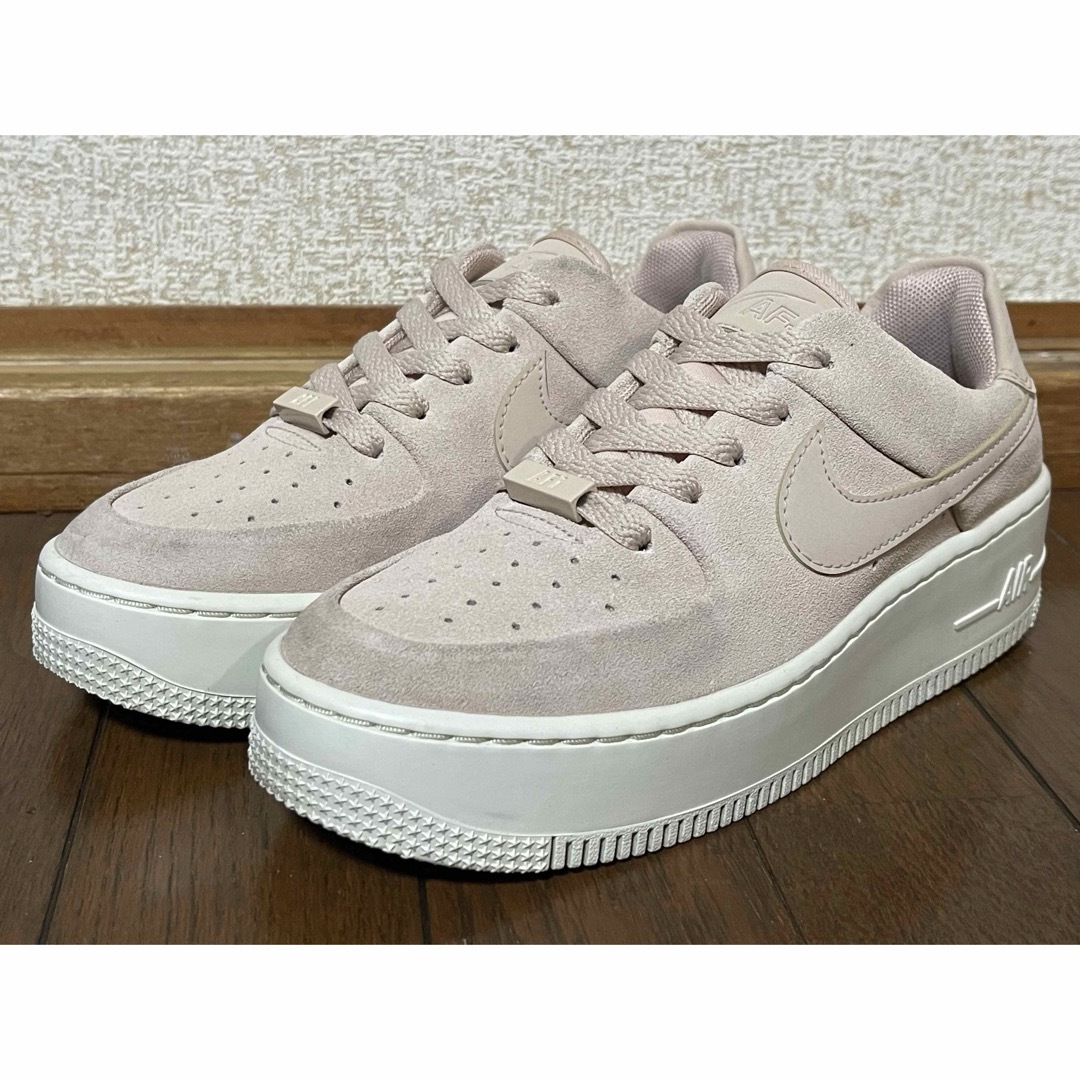 NIKE(ナイキ)のNIKE WMNS AIR FORCE 1 SAGE LOW 23.0cm  レディースの靴/シューズ(スニーカー)の商品写真