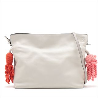 ロエベ(LOEWE)のロエベ フラメンコクラッチ レザー  ホワイト レディース ショルダーバッ(ショルダーバッグ)