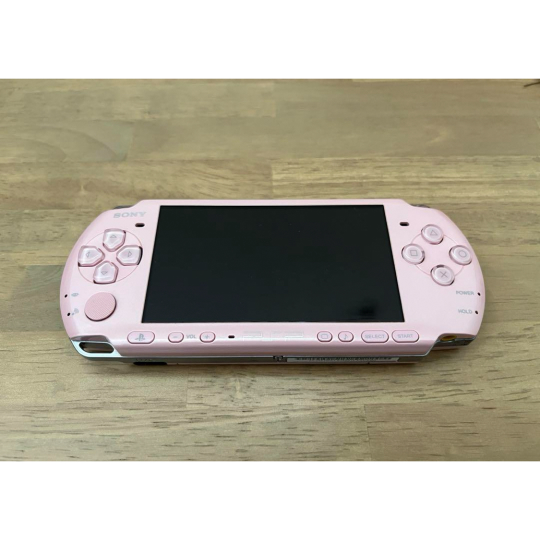 PlayStation Portable(プレイステーションポータブル)のPSP-3000 ピンク AKB1/48 アイドルと恋したら 前田敦子 本体 エンタメ/ホビーのゲームソフト/ゲーム機本体(携帯用ゲーム機本体)の商品写真