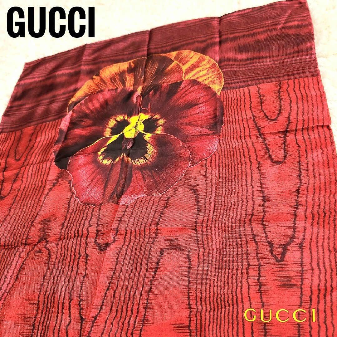 Gucci(グッチ)の美品 GUCCI☆シルクスカーフ ポケットチーフ パンジー 48×48 レッド メンズのファッション小物(ハンカチ/ポケットチーフ)の商品写真