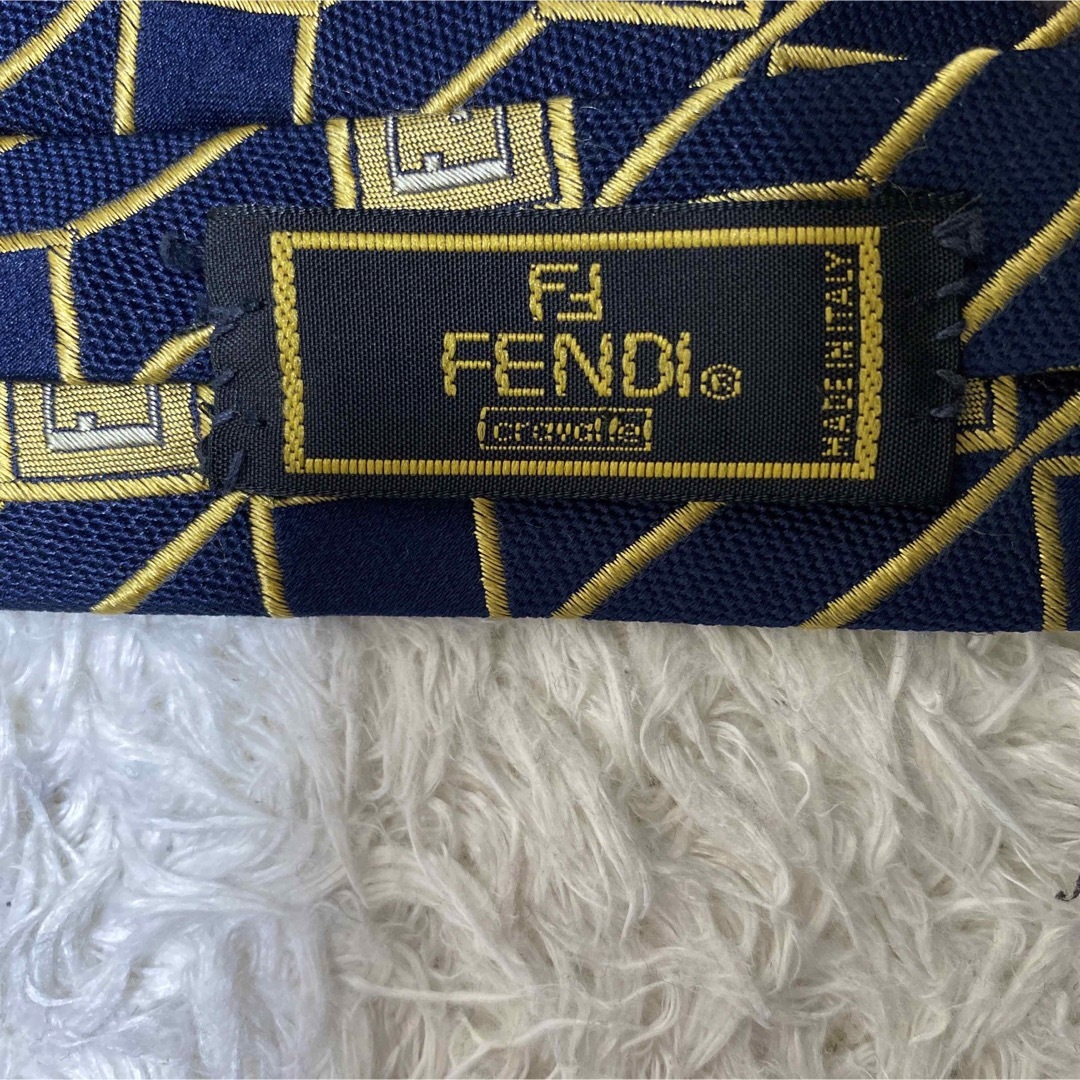 FENDI(フェンディ)のFENDI ネクタイ　総柄　ヨーロピアン　シルク　お洒落　奇抜　個性的　FF メンズのファッション小物(ネクタイ)の商品写真