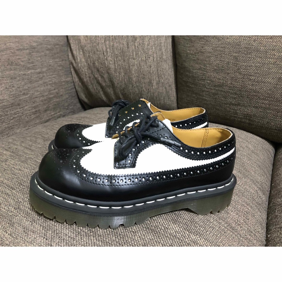 Dr.Martens(ドクターマーチン)のドクターマーチン　10458　厚底ウイングチップシューズ　バイカラー　黒 x 白 レディースの靴/シューズ(ローファー/革靴)の商品写真