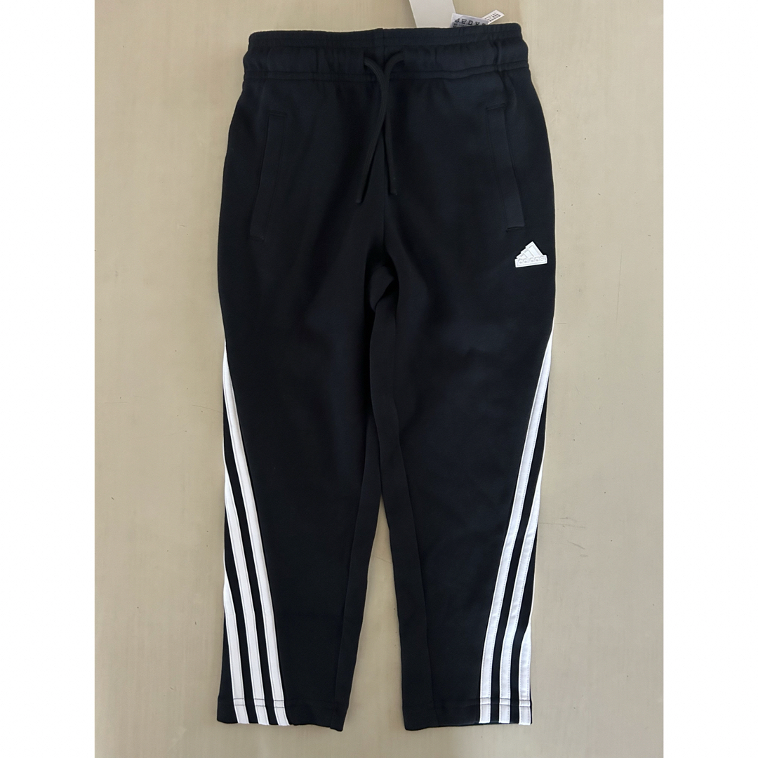 adidas(アディダス)の新品タグ付き　130cm adidasアディダス　セットアップ キッズ/ベビー/マタニティのキッズ服男の子用(90cm~)(ジャケット/上着)の商品写真