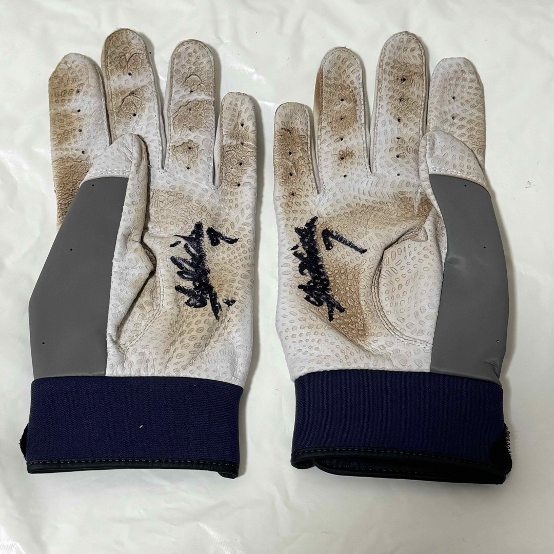 UNDER ARMOUR(アンダーアーマー)のレッドソックス 吉田正尚 直筆サイン 実使用 バッティンググローブ UA製 スポーツ/アウトドアの野球(記念品/関連グッズ)の商品写真