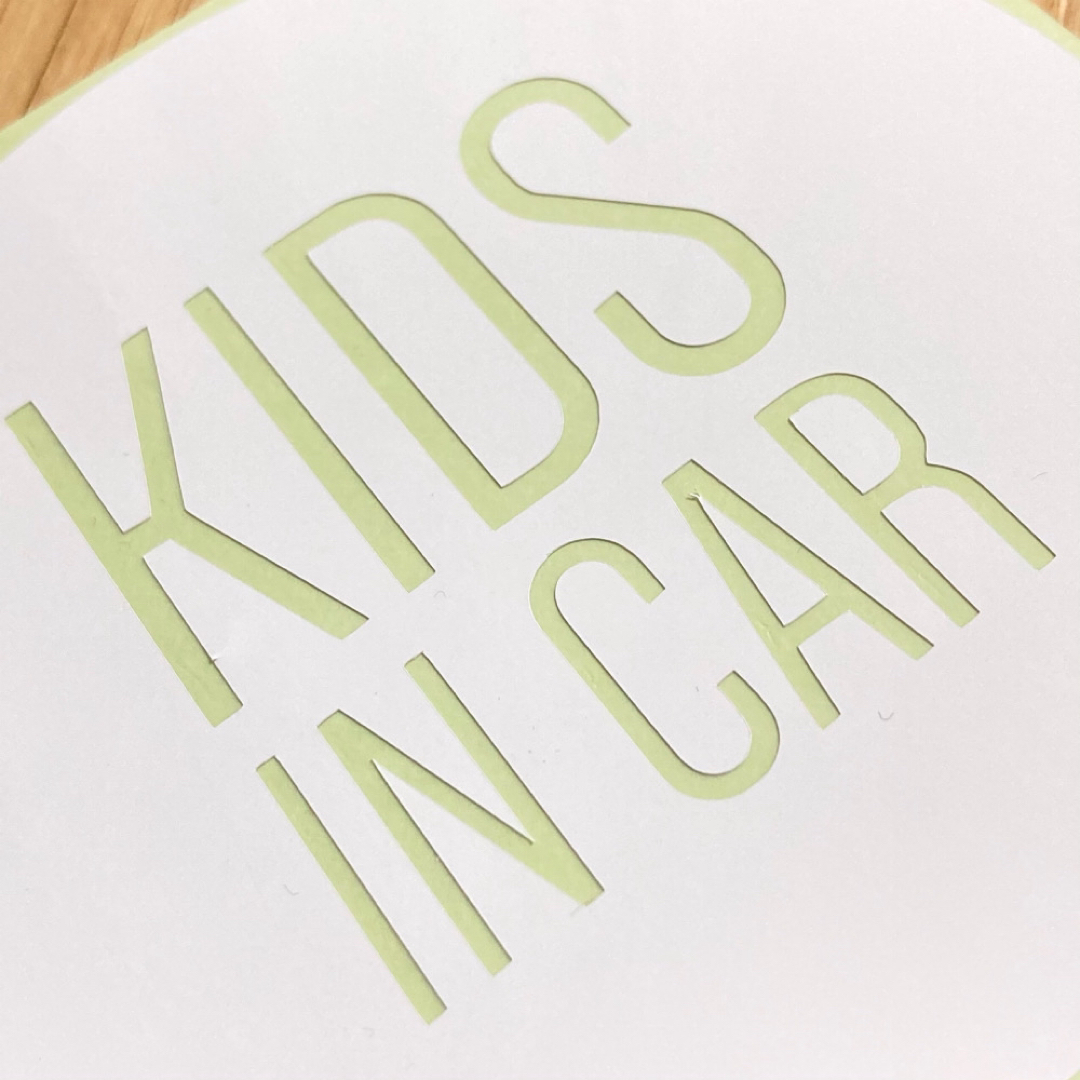 ○ キッズインカー　ステッカー　シール　kids in car  カーステッカー 自動車/バイクのバイク(ステッカー)の商品写真