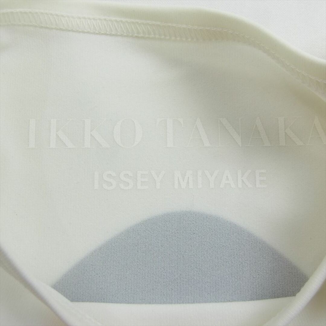 ISSEY MIYAKE(イッセイミヤケ)のISSEY MIYAKE イッセイミヤケ PP91-JK832 IKKO TANAKA イッコウ タナカ バックプリント Tシャツ 半袖 ホワイト系 3【新古品】【未使用】【中古】 メンズのトップス(Tシャツ/カットソー(半袖/袖なし))の商品写真