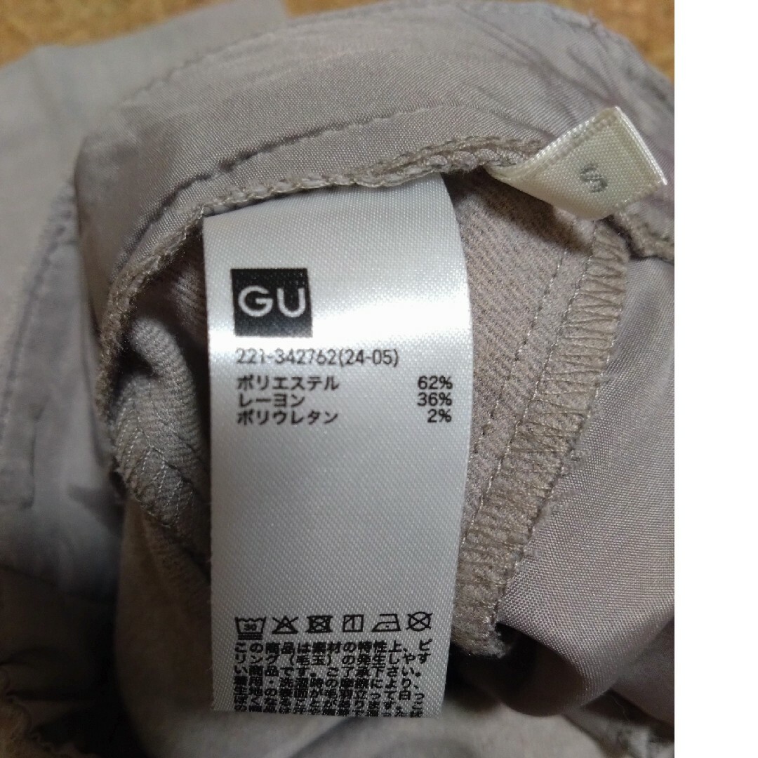 GU(ジーユー)のGU 起毛タックテーパードパンツ レディース S レディースのパンツ(その他)の商品写真