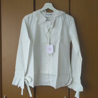 ユニクロ(UNIQLO)のJW ANDERSON ラッフルブラウス(シャツ/ブラウス(長袖/七分))