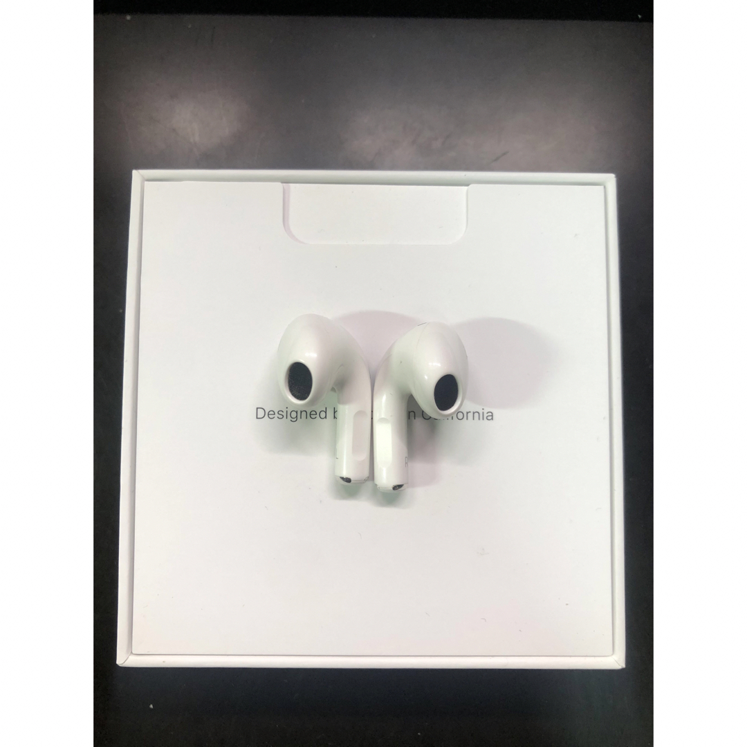 Apple(アップル)のApple AirPods 第3世代　セット スマホ/家電/カメラのオーディオ機器(ヘッドフォン/イヤフォン)の商品写真