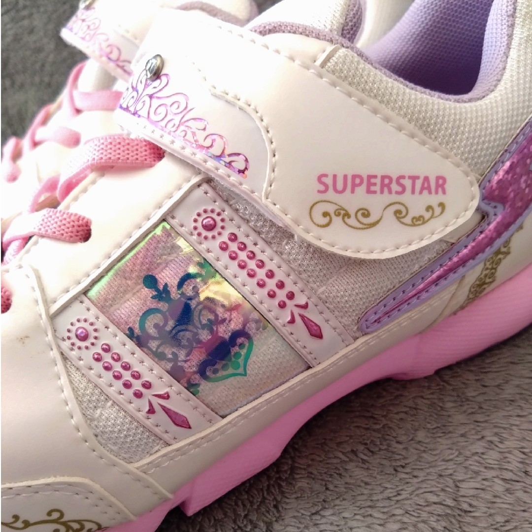 SUPERSTAR(スーパースター)の新品★ スニーカー スーパースター バネのチカラ 白 女の子 22㎝ キッズ/ベビー/マタニティのキッズ靴/シューズ(15cm~)(スニーカー)の商品写真