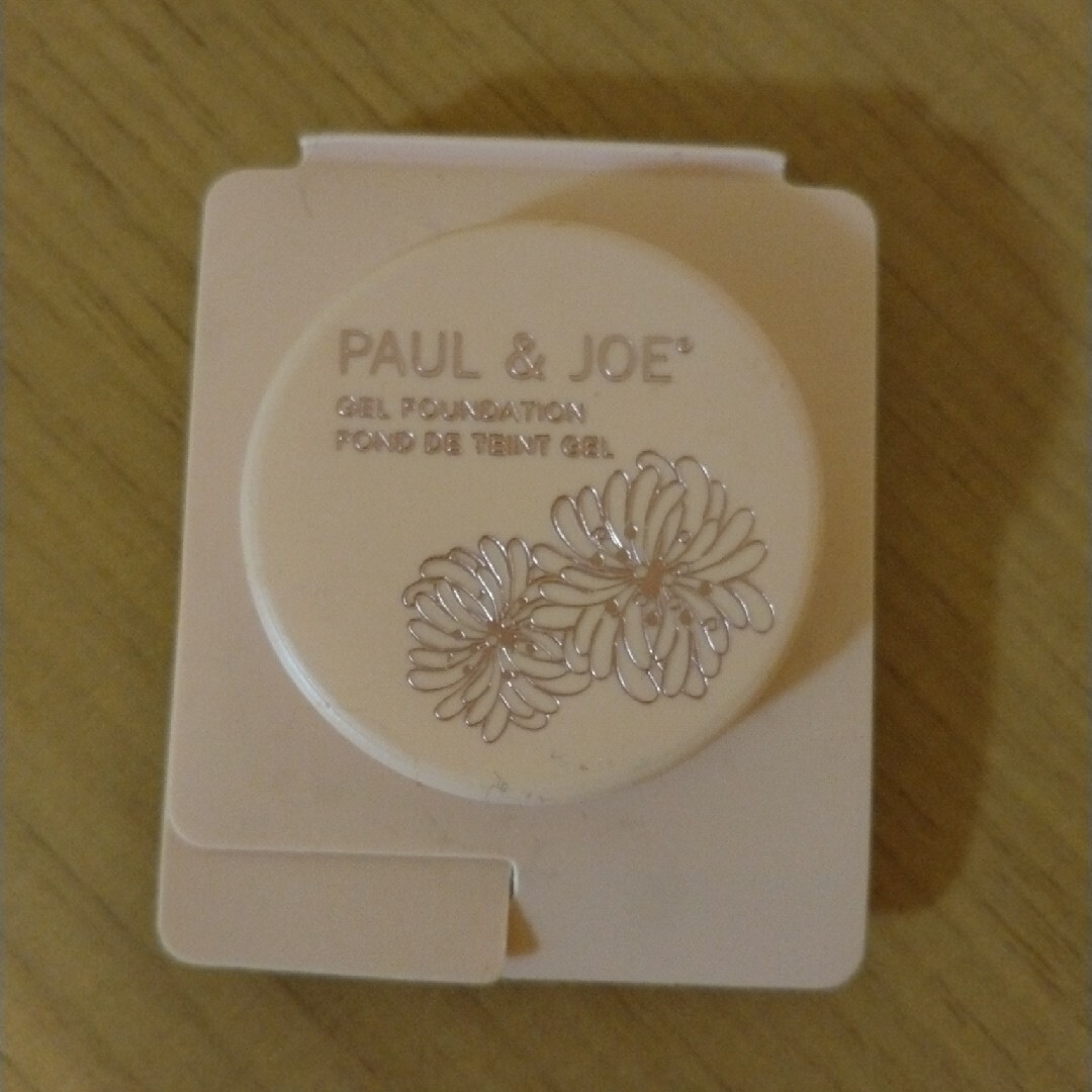 PAUL & JOE(ポールアンドジョー)のエクラタン ジェル ファンデーション コスメ/美容のベースメイク/化粧品(ファンデーション)の商品写真