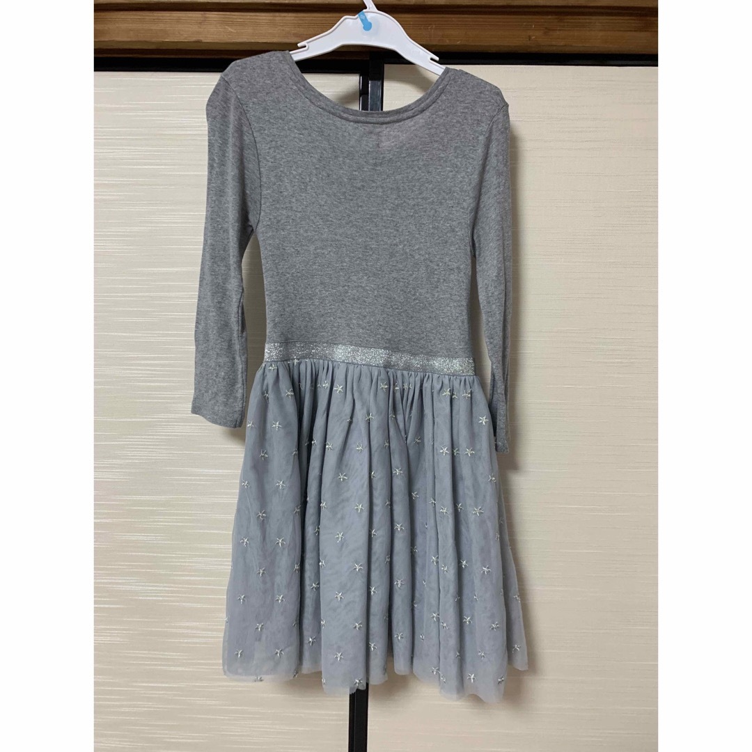 GAP(ギャップ)のグレーのチュールのワンピース キッズ/ベビー/マタニティのキッズ服女の子用(90cm~)(ワンピース)の商品写真