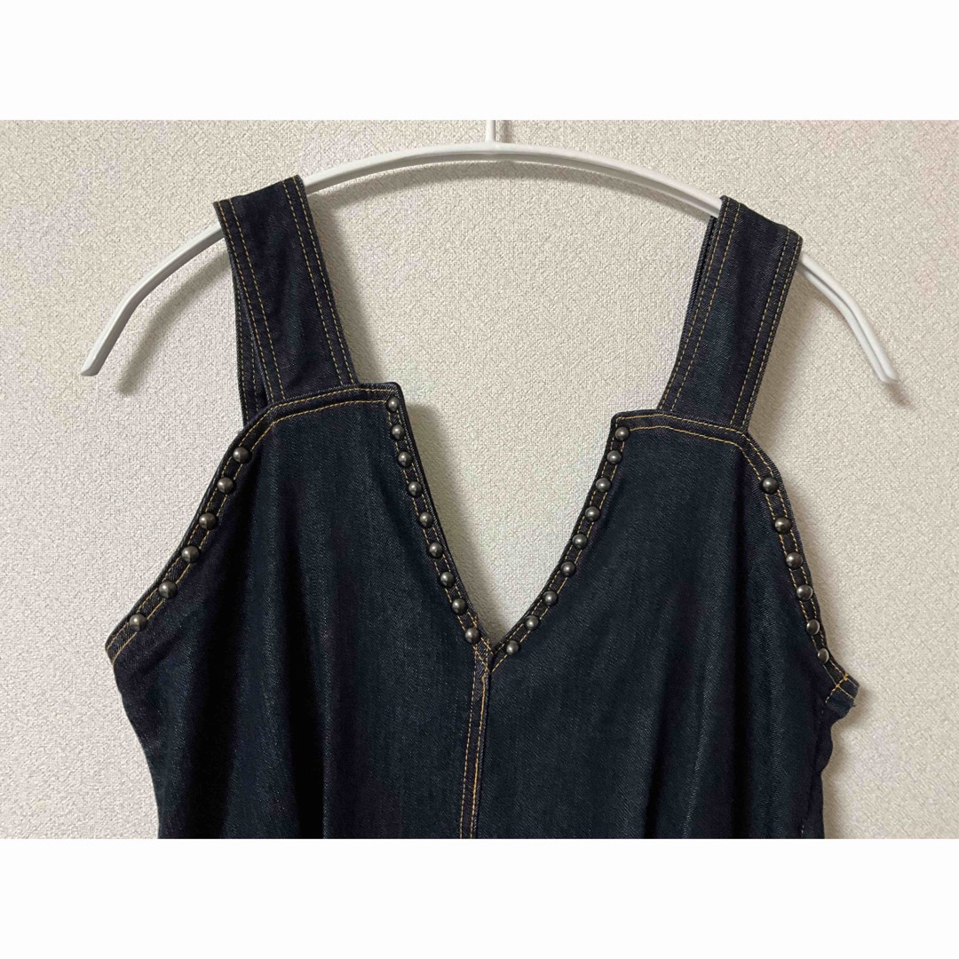 Ameri VINTAGE(アメリヴィンテージ)のAMERI STUDS DENIM DRESS レディースのワンピース(ロングワンピース/マキシワンピース)の商品写真