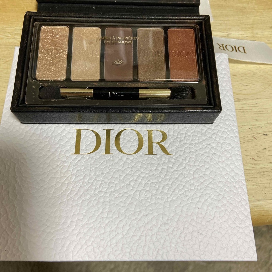 Dior(ディオール)のディオール　アィシャドー　ショッパーつき！ コスメ/美容のベースメイク/化粧品(アイシャドウ)の商品写真