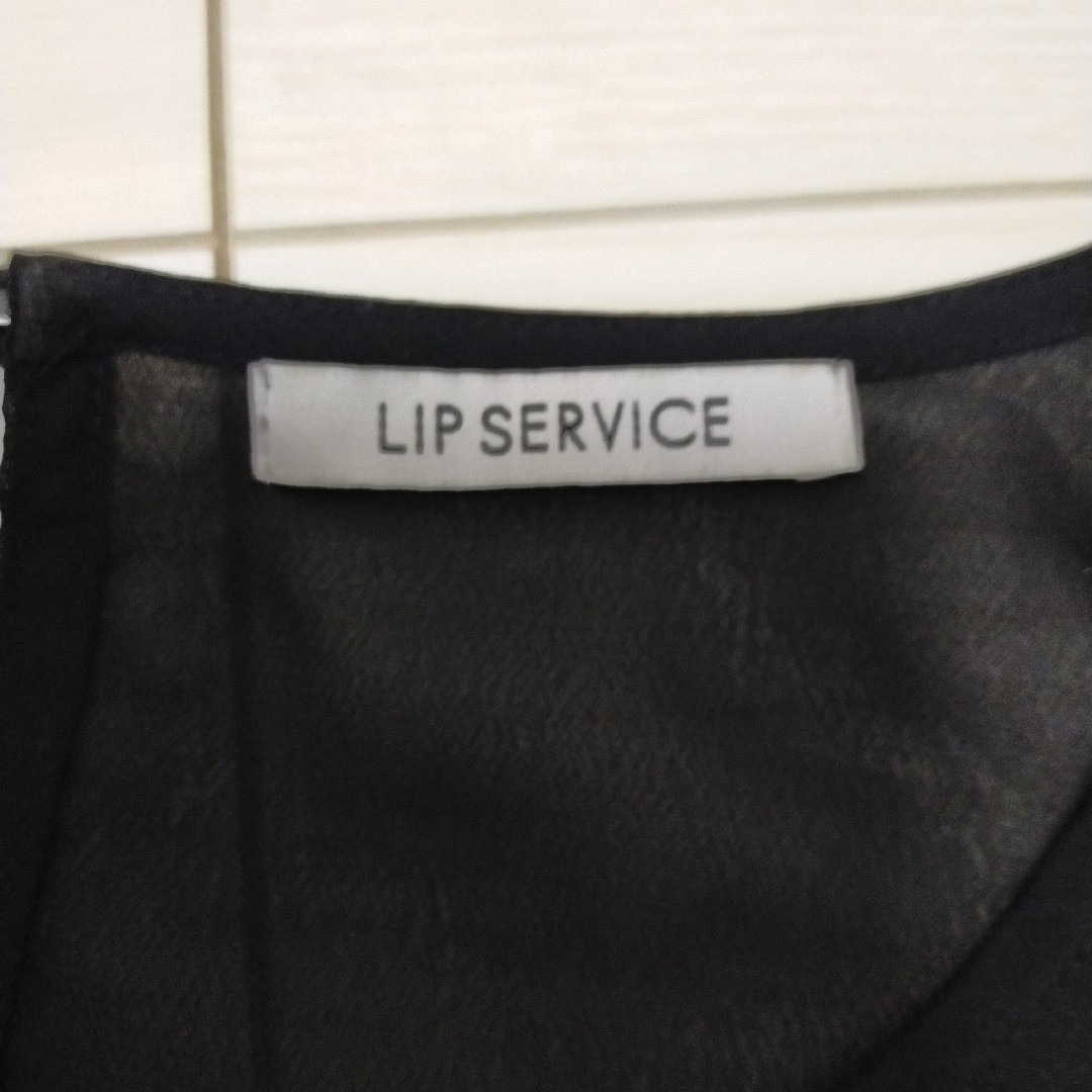 LIP SERVICE(リップサービス)の匿名配送　LIP SERVICE　花柄　ワンピース　ブラック　フリーサイズ レディースのワンピース(ミニワンピース)の商品写真